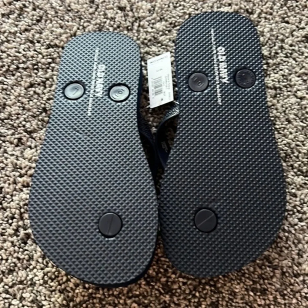 NWT Old Navy flip flops size‎ 10-11